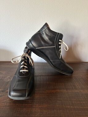 Bacco Bucci Black Leather Chukka Boots with Cream Laces